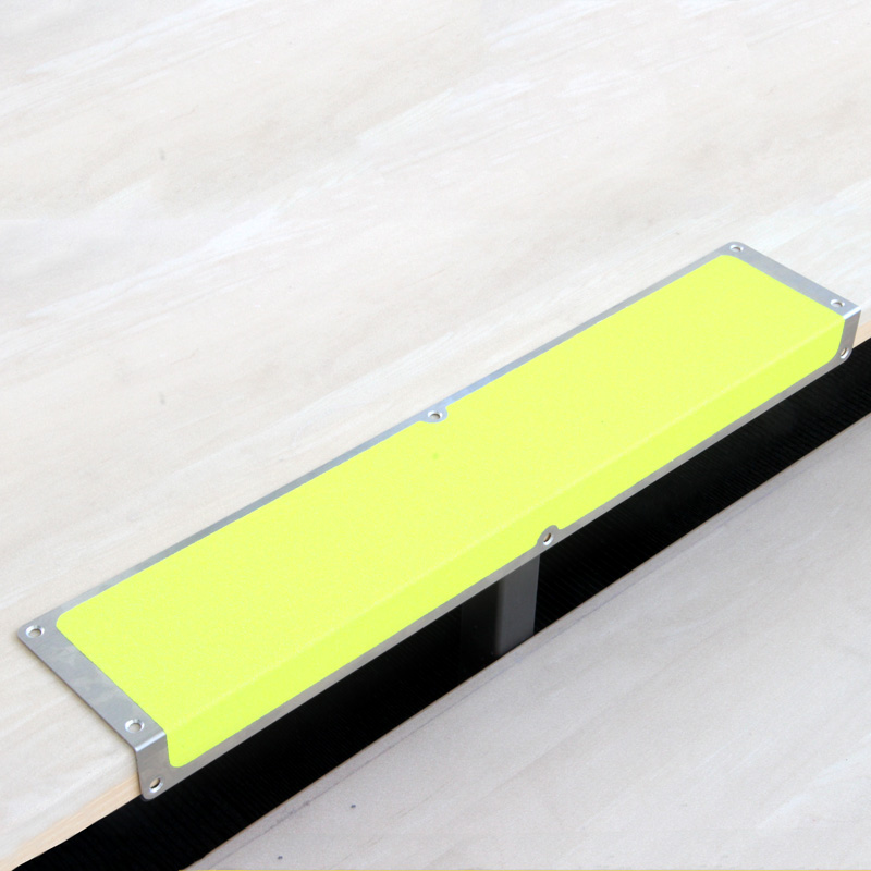 Antislip trappaneel in aluminium "Signaalkleur"