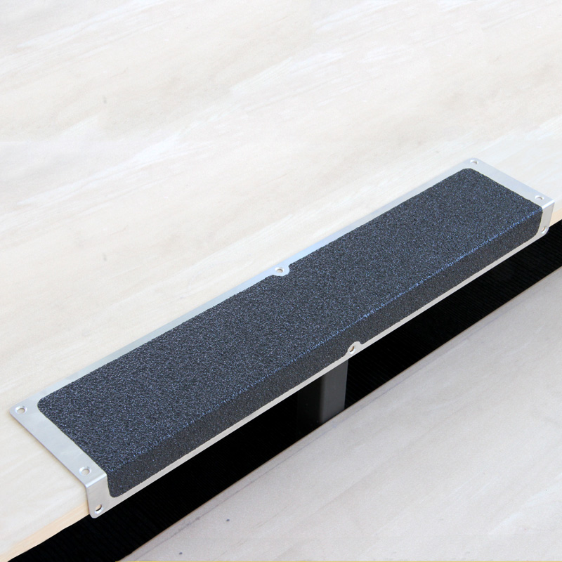 Antislip trappaneel in aluminium "Grove korrel"