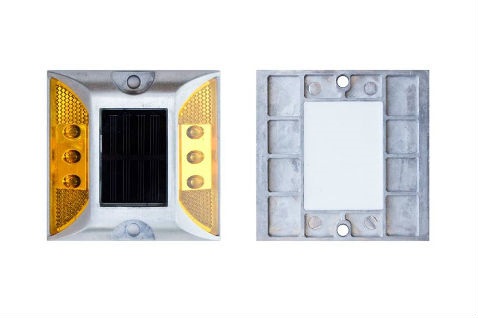 Wegdekreflector met LED-verlichting op zonne-energie